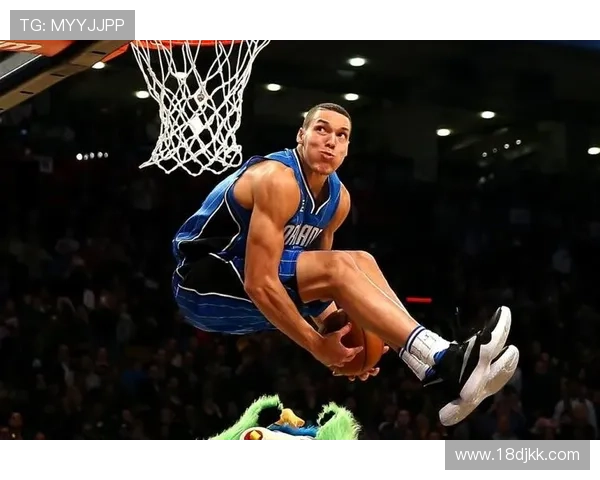 阿隆戈登手感火热底角三分再中全场命中率惊人续写神奇表现